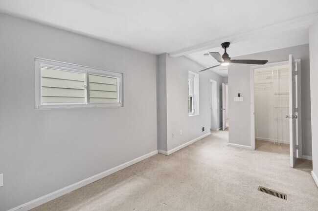 Building Photo - Beautiful 3 bedroom 3 bathroom townhouse in Federal Hill