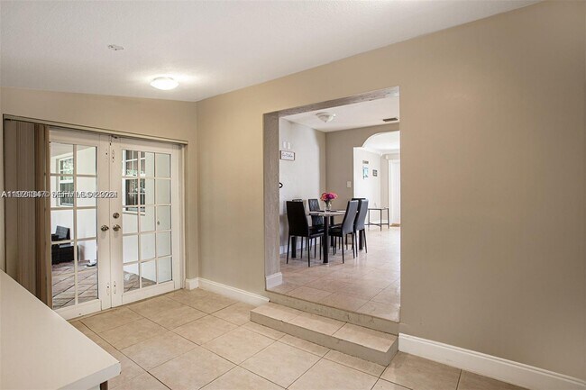 Building Photo - 1531 Moffett St