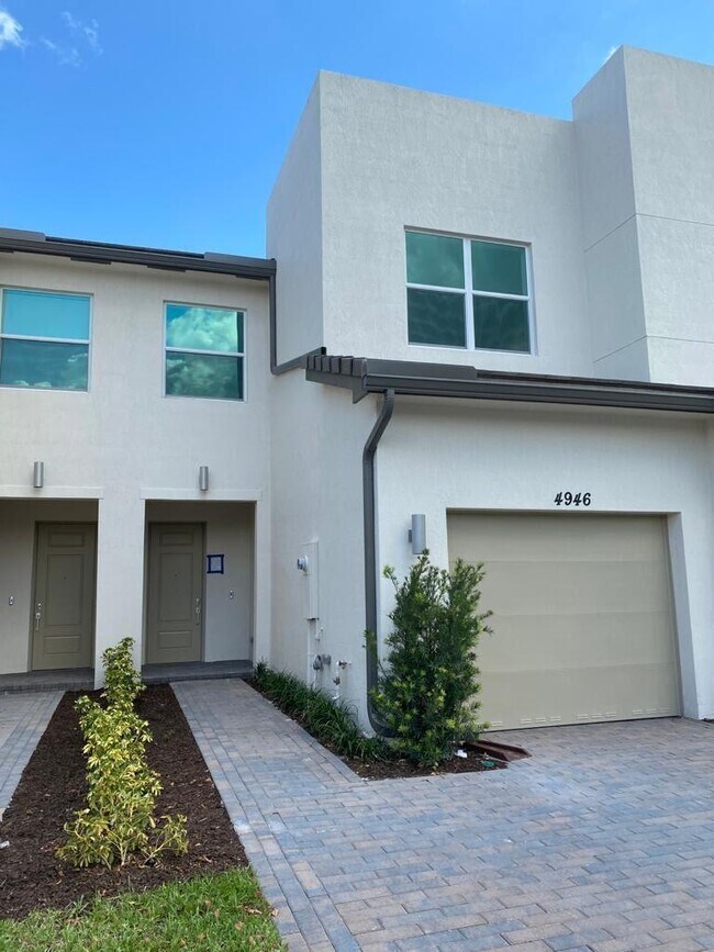 Building Photo - 4946 Navali Dr