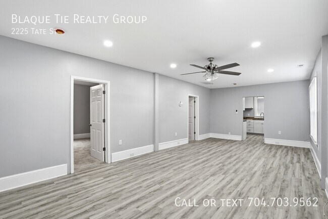 Building Photo - 2225 Tate St