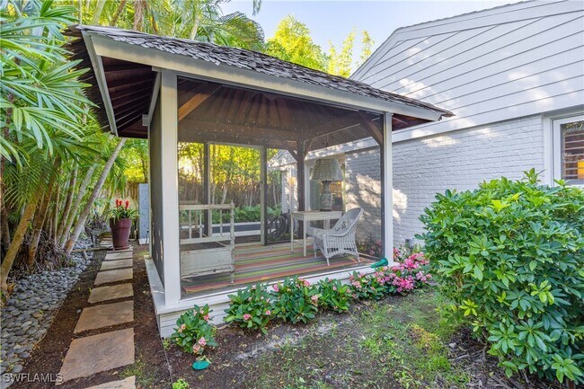 Building Photo - 295 6th St N