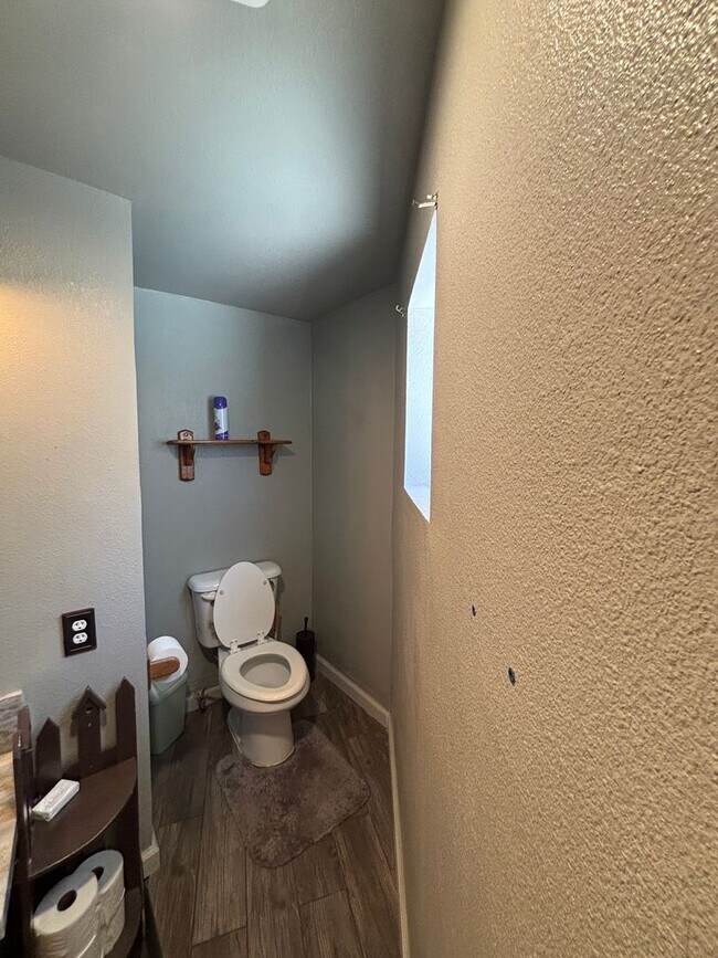 Building Photo - 4-BEDROOM 3-Bathroom FURNISHED Peaceful Country Living
