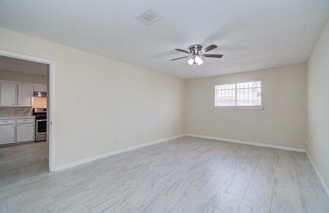 Building Photo - 8820 Bissonnet St