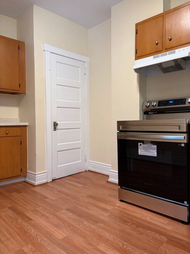 Building Photo - 936 Hamilton Pl