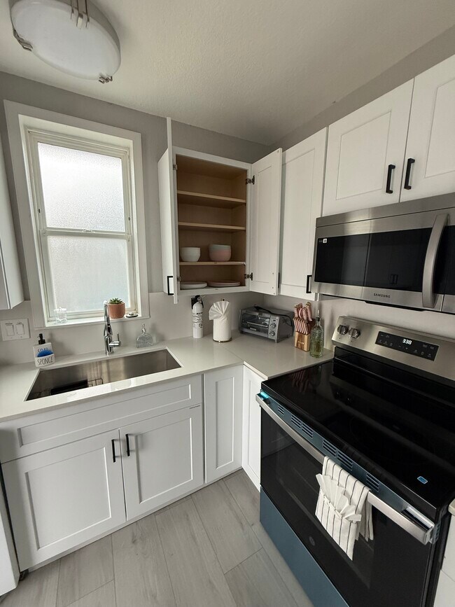 Building Photo - 2819 S Pine St