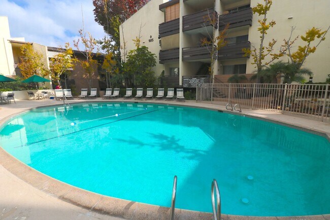 Building Photo - 3rd floor studio in Mission Valley! Beautiful vinyl flooring throughout/ 1 Prkg Space/ Mission Va...
