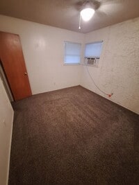 Building Photo - Cute 3 bedroom