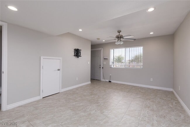Building Photo - 3505 Rio Robles Dr
