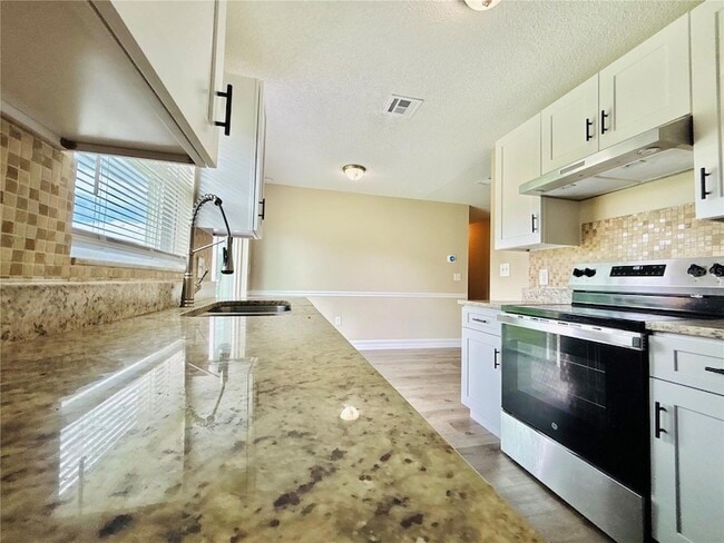Building Photo - 504 Blackbird Ln