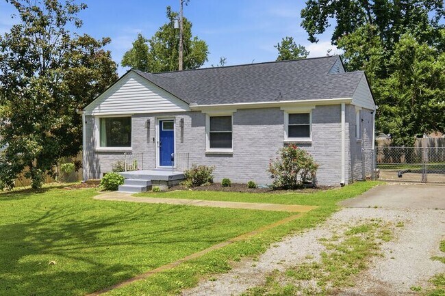 Building Photo - 240 Ridgeway Dr