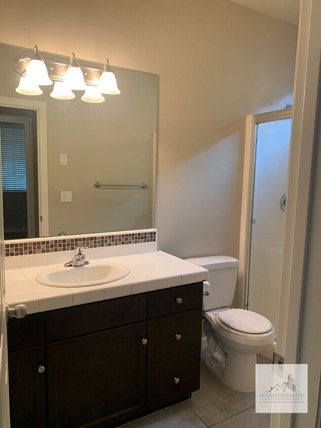 Building Photo - Spacious 4 Bedroom 3 Bath Home in Harlan R...