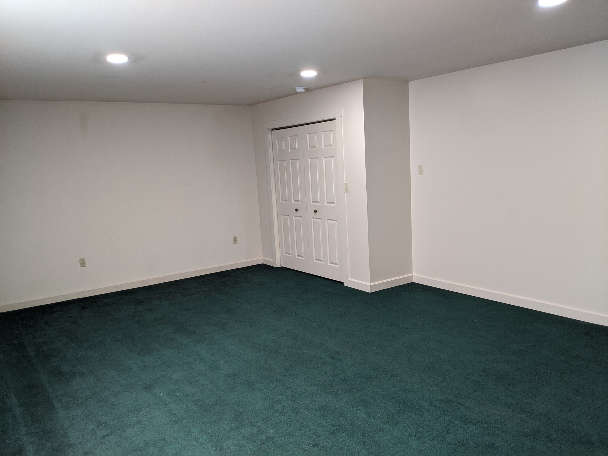 Building Photo - 412 Main St