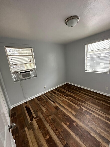 Building Photo - 2026 Palafox St