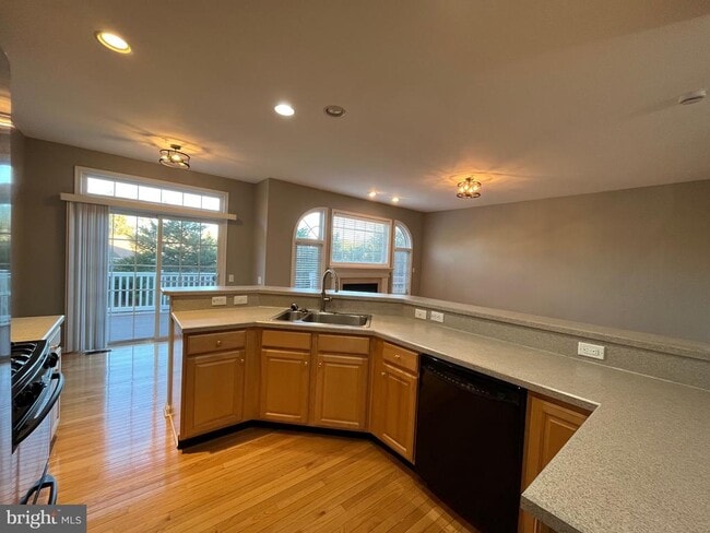 Building Photo - 895 Chatfield Rd