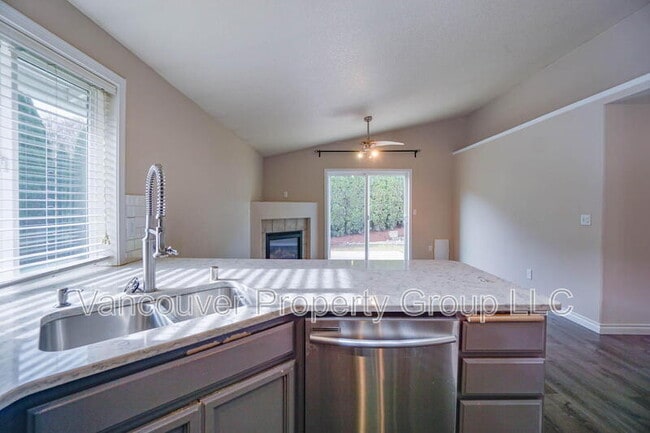 Building Photo - 8601 NE 84th St