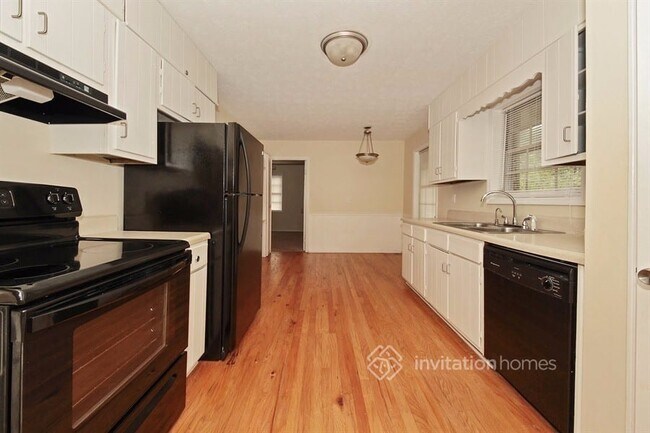 Building Photo - 5207 Edgemoor Dr NW