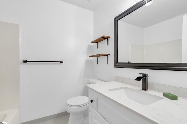 Building Photo - 125 River Way Dr