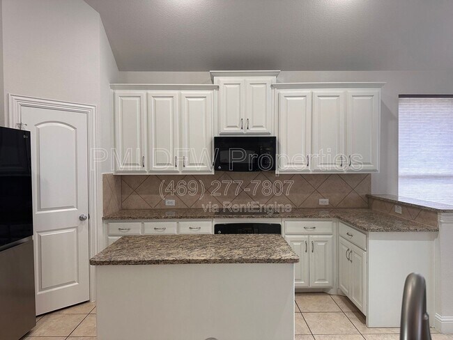 Building Photo - 2610 Meadow Ridge Dr