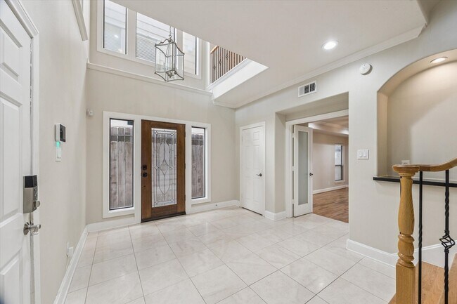 Building Photo - 2103 Hazard St