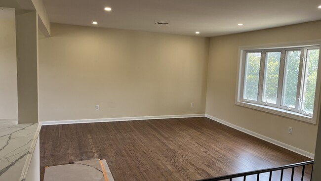 Building Photo - 968 Preakness Ave