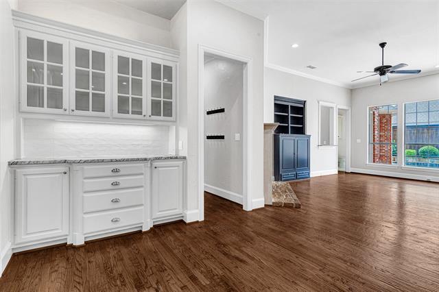 Building Photo - 5965 Glendower Ln