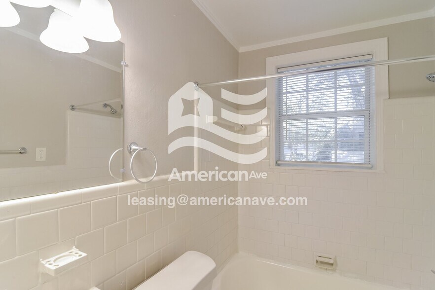 Building Photo - 211 Bradley Dr