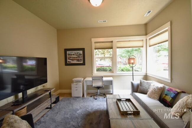 Building Photo - 1193 E Lone Shore Dr