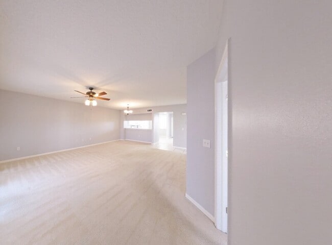 Building Photo - 1200 Country Club Dr