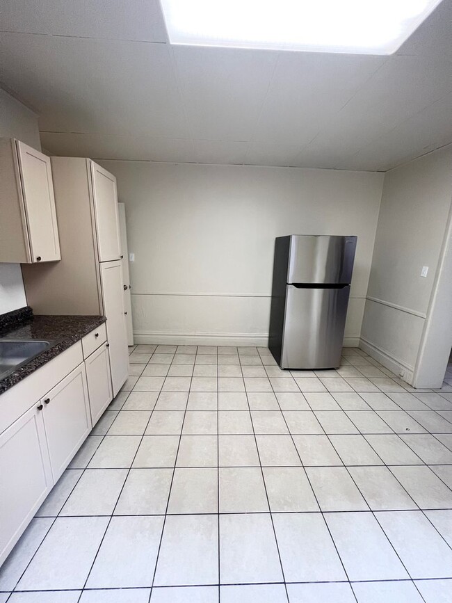 Building Photo - 135 Koehler St
