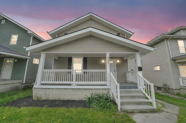 Primary Photo - 863 E 3rd Ave