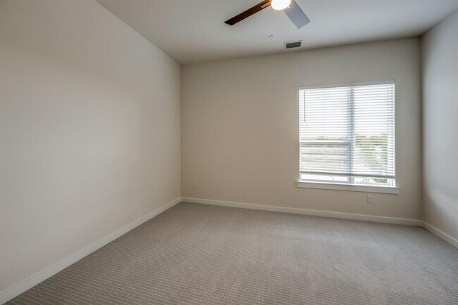 Building Photo - 1770 Thornton Dr