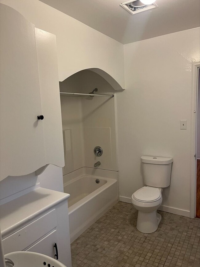 Building Photo - 2 Bedroom 1 Bath House Walking Distance to Cal Poly