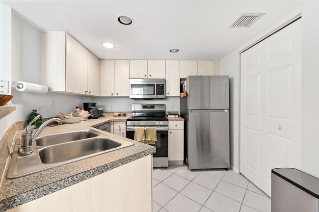 Building Photo - 1801 N Flagler Dr