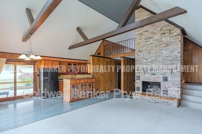 Building Photo - 165 Lakeshore Ct