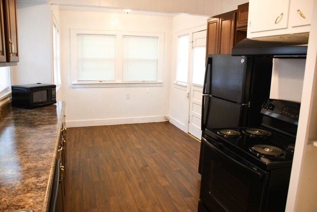 Building Photo - Stunning 3 Bed 1 Bath Home
