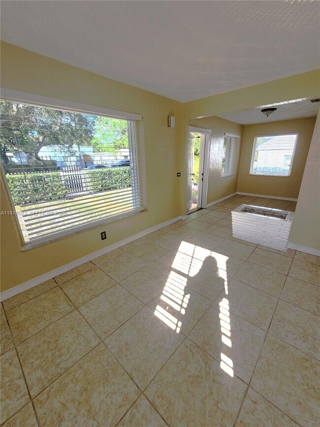 Building Photo - 1030 NW 48th St