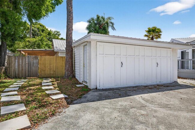 Building Photo - 3620 E Tampa Cir