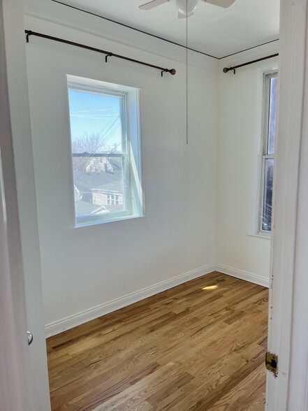 Building Photo - 2318 W 19th St