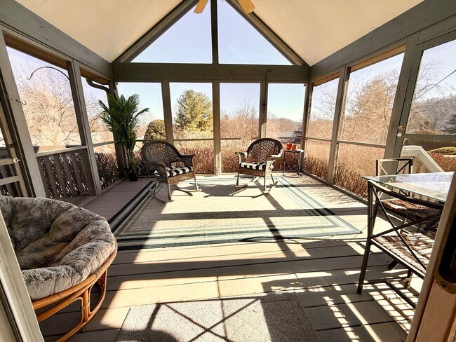 Building Photo - Spacious Home in Kenmure