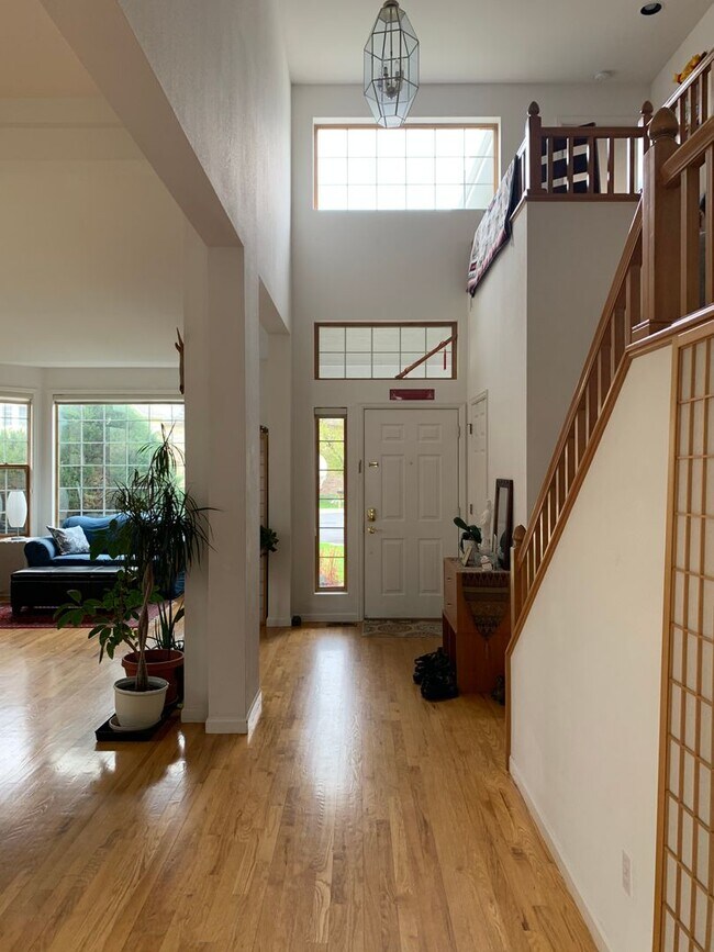 Building Photo - Gorgeous Gunbarrel Home on Cul-de-Sac!