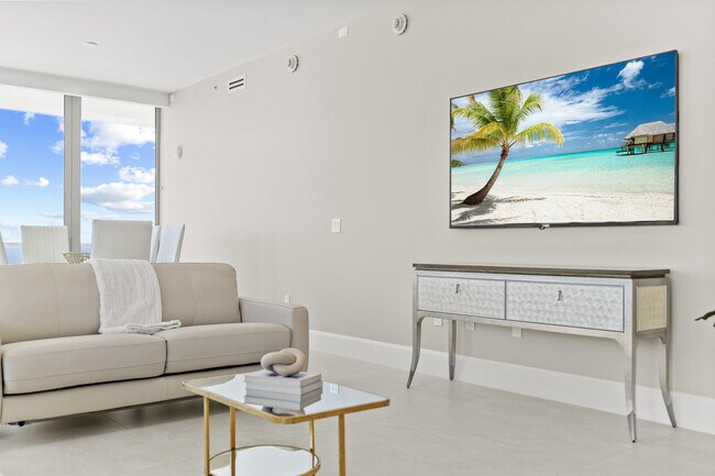 Building Photo - 3100 N Ocean Dr