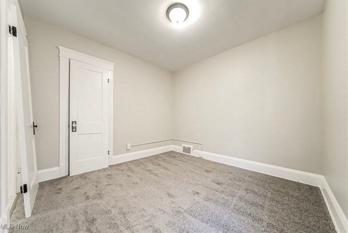 Building Photo - 2206 Lewis Dr