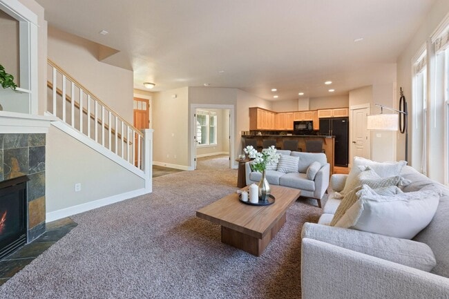 Building Photo - Charming Northwest Crossing Townhome!