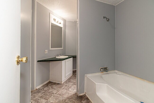 Building Photo - "Charming 2-Bed, 2-Bath Mobile Home Retrea...
