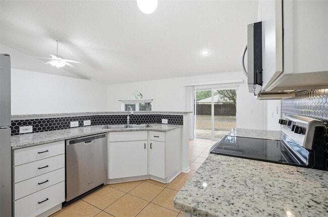 Building Photo - 38 Bud Field Dr