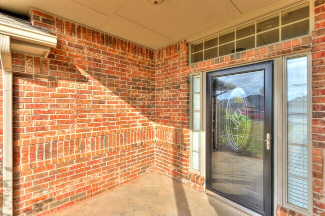 Building Photo - 500 Loyd Ln