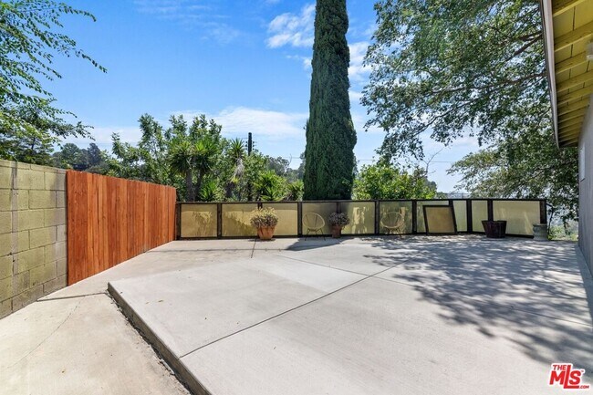 Building Photo - 4608 Nob Hill Dr