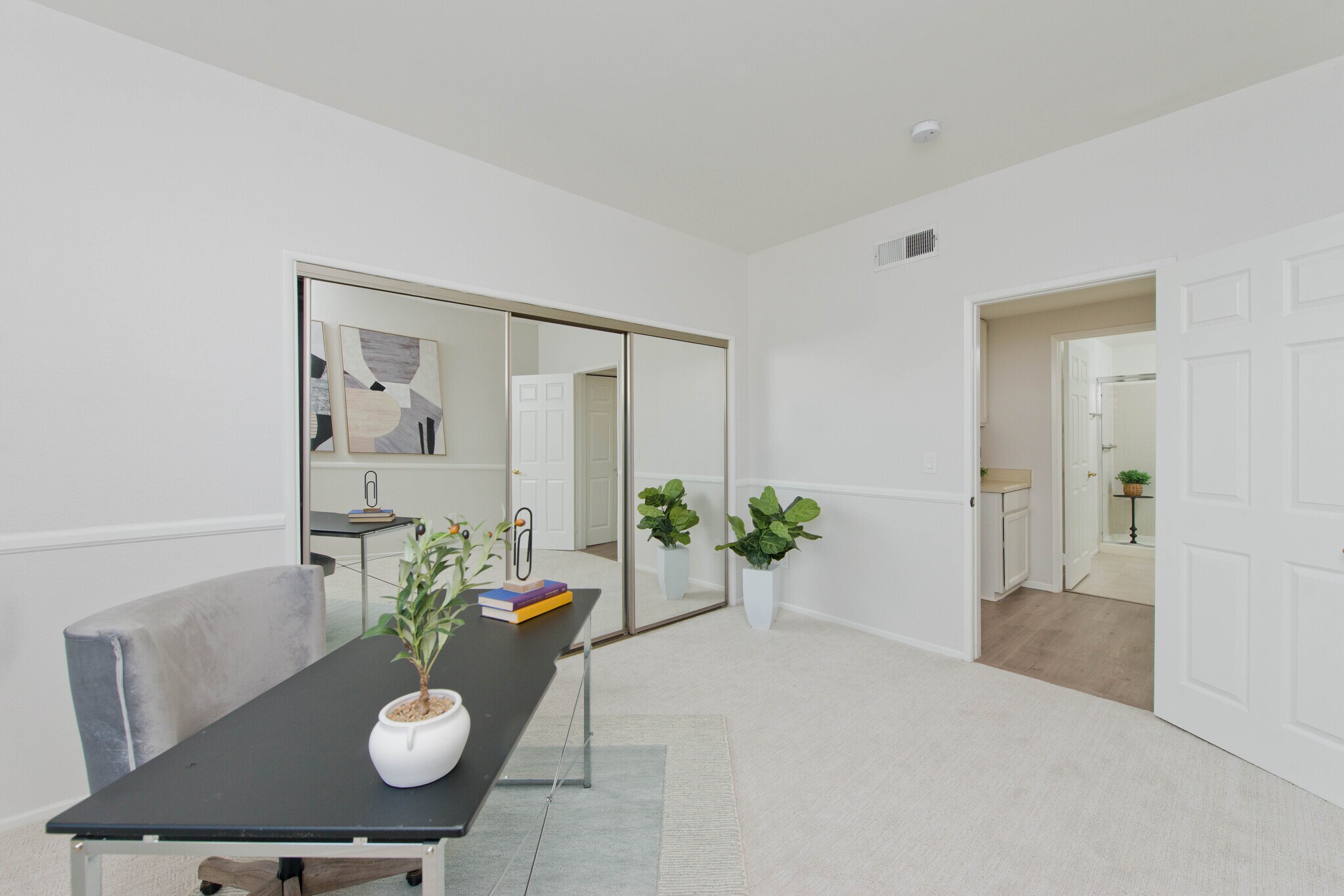 Building Photo - 14347 Albers St