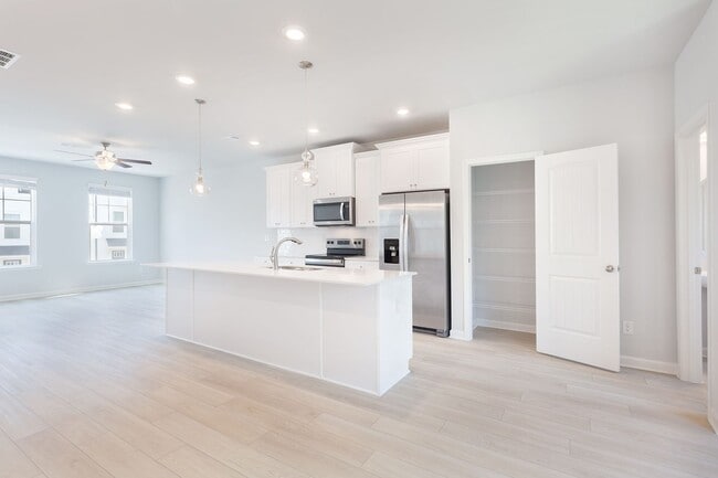 Building Photo - Newly Constructed 4bd/3.5ba Minutes From Airport and Under 2 Mi. From Downtown Hapeville!