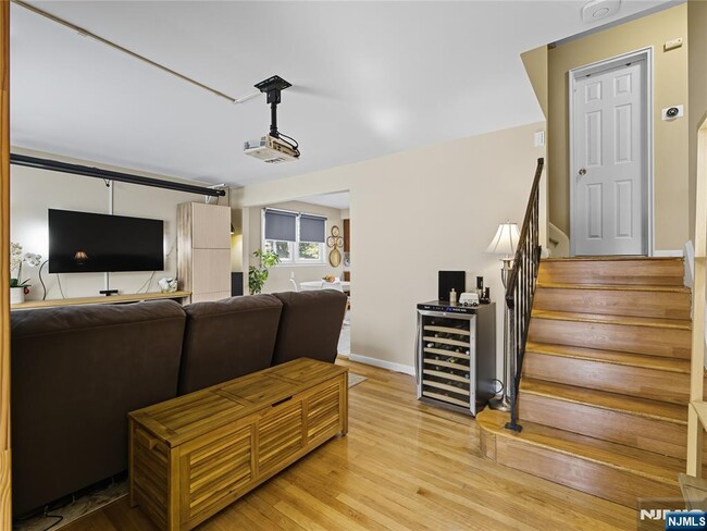 Building Photo - 197 Fairview Ave